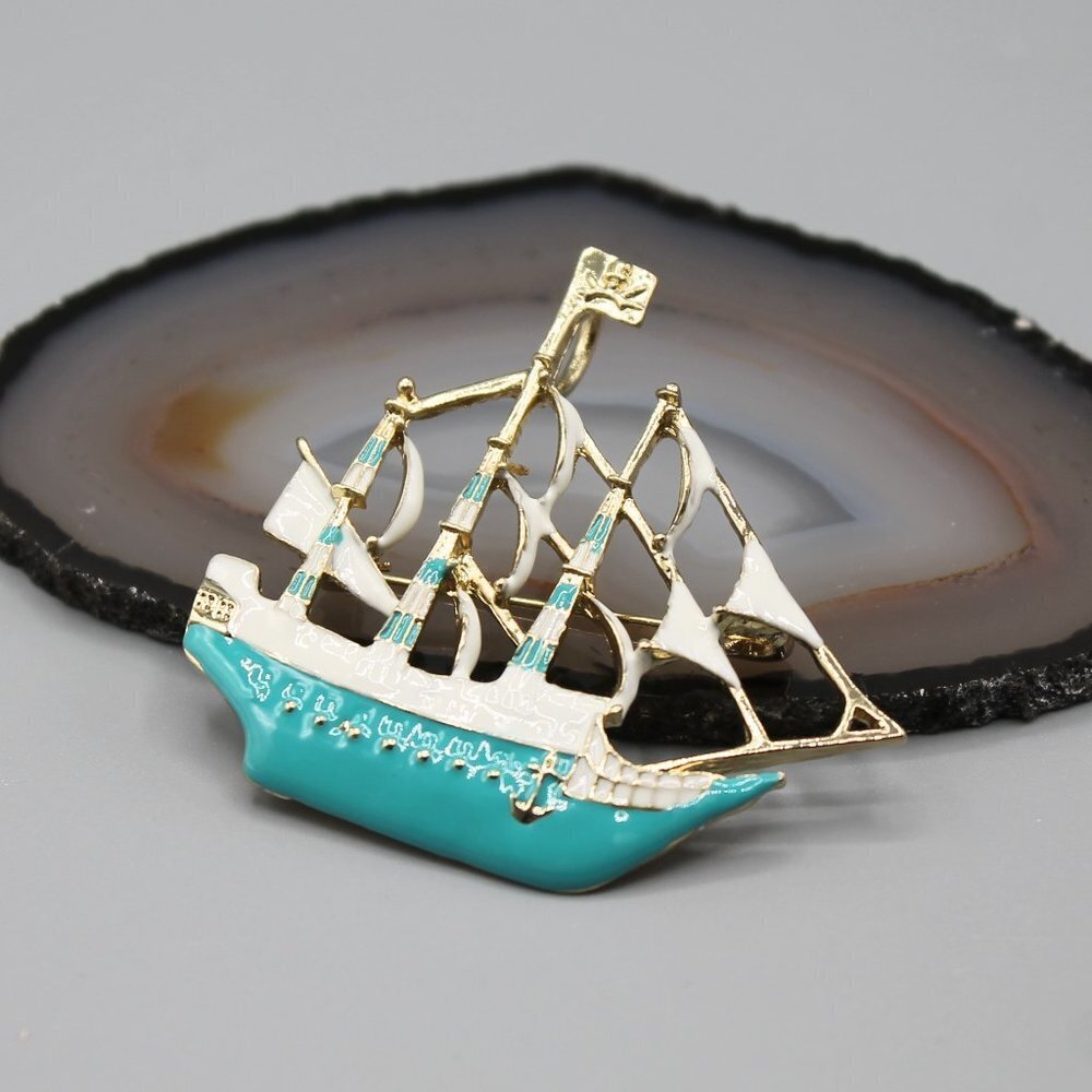 Sailboat boat pin brooch pendant necklace jewelry fashion aqua gold tone water